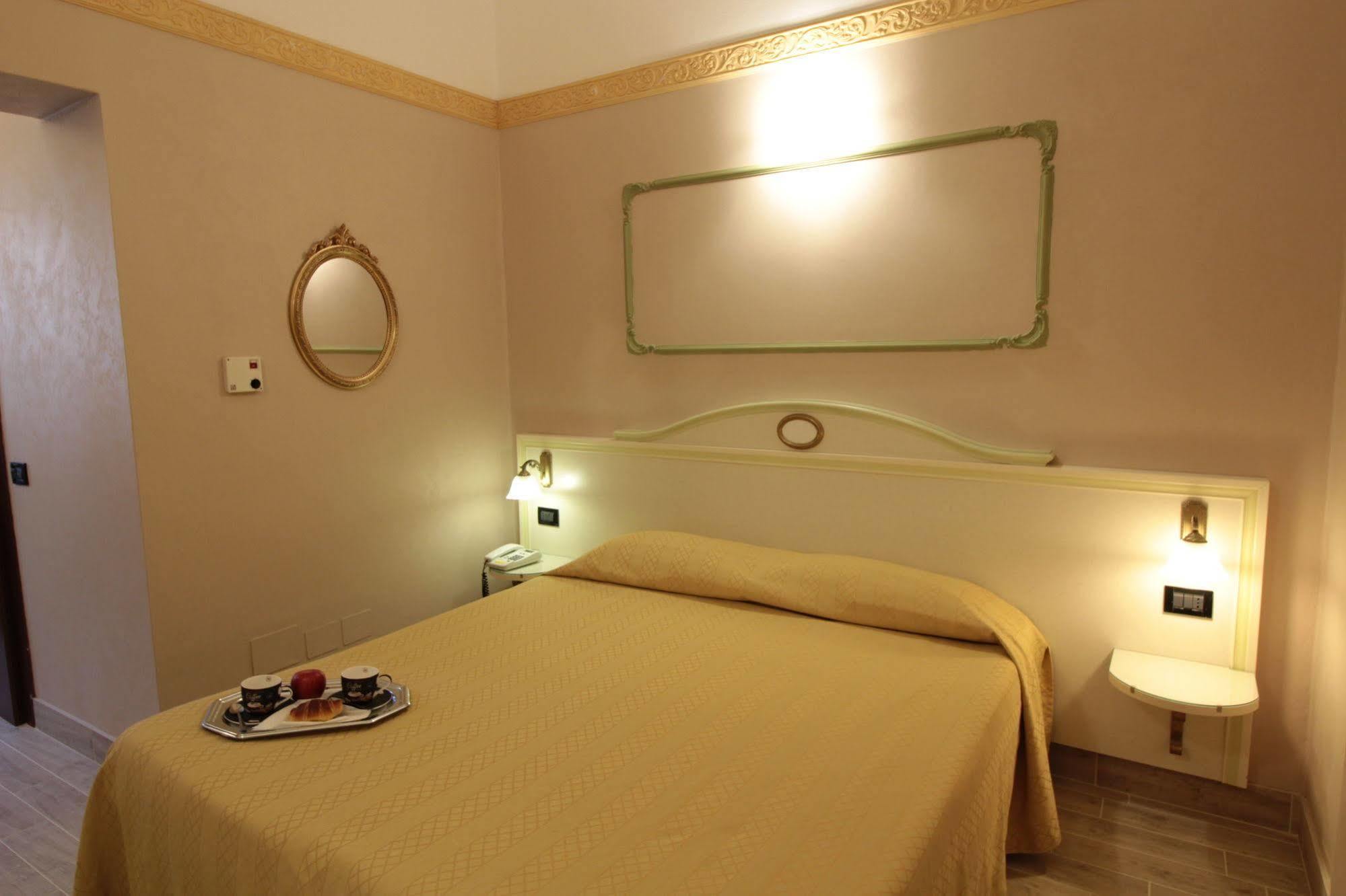 Charly Hotel Milán